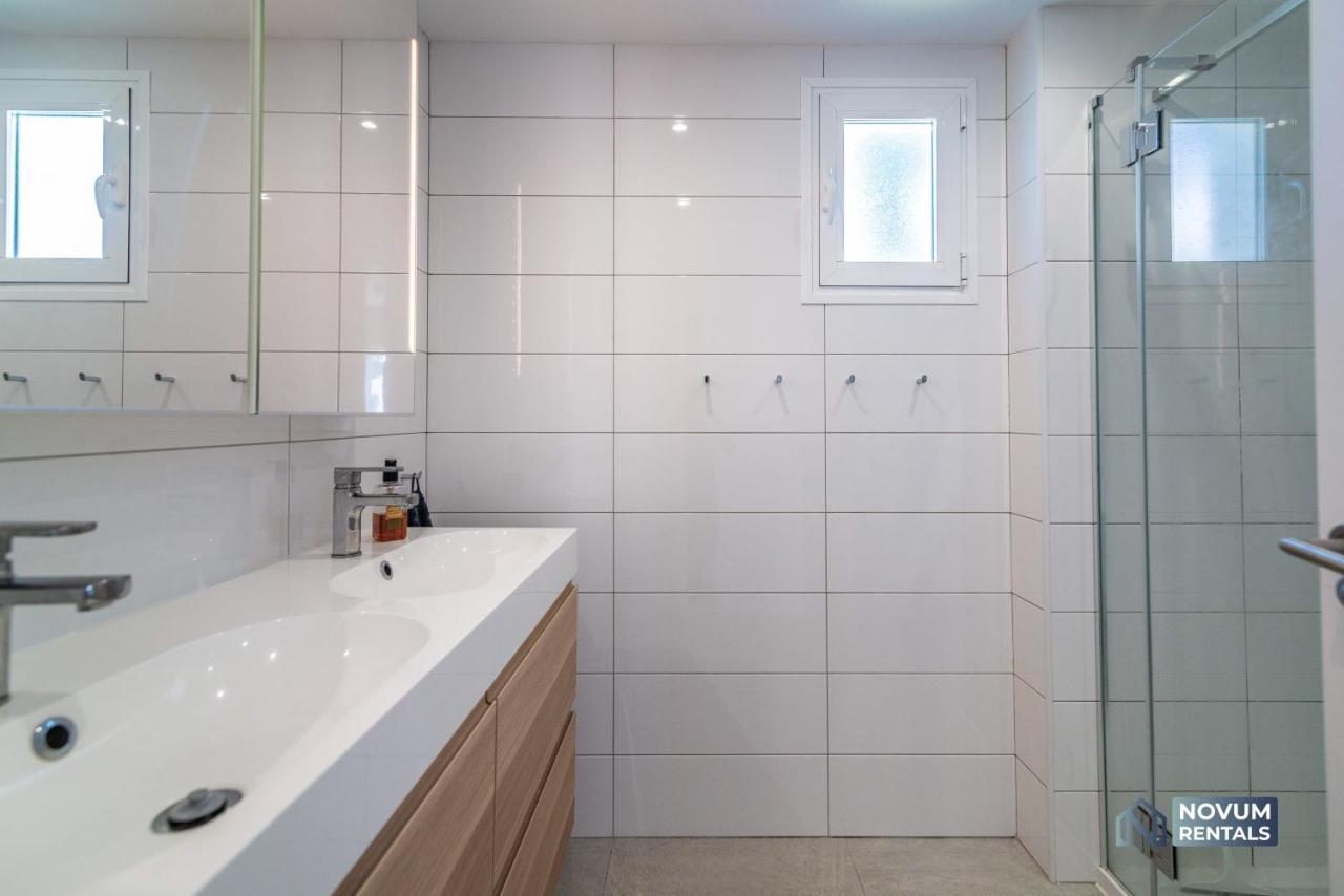 Apartemen Modern 2 Bedroom Penthouse W/ Terrace, Pool & Bbq